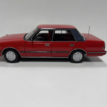 Xiao Guang Toyota Crown MS122 1:18 Diecast Model Car - collectible scale model car