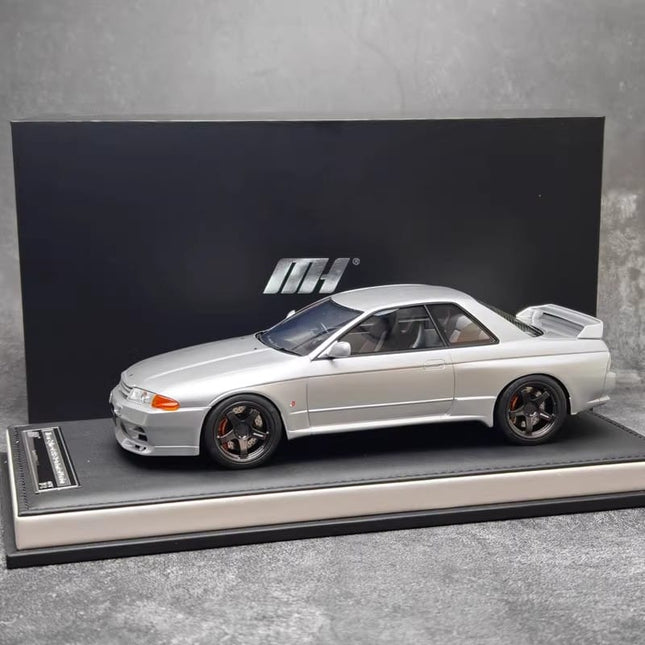 MH Nissan Skyline GT-R R32 White 1:18 Resin Model Car - collectible scale model car