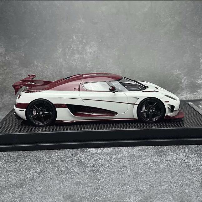 VMB Koenigsegg Agera RS White Red 1:18 Resin Model Car - studio product photo of the scale model