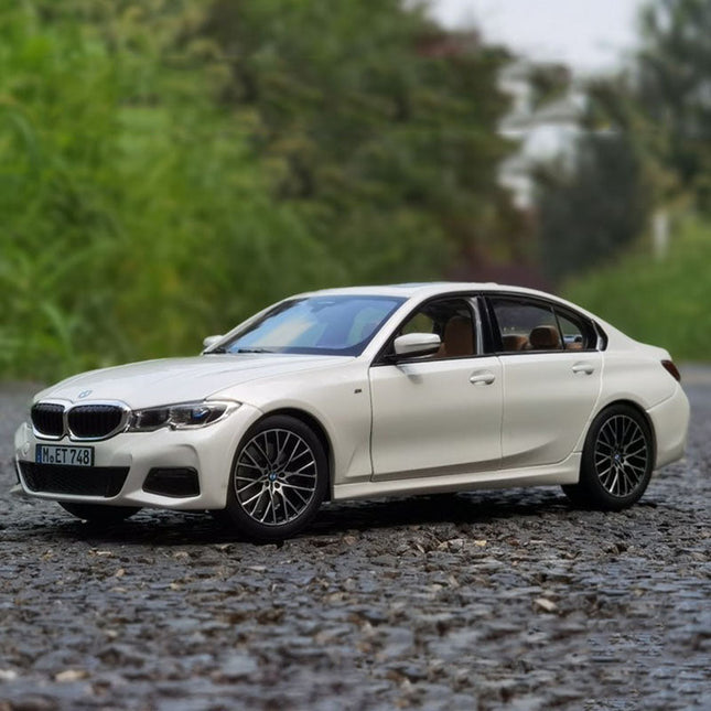 Norev BMW 330i G20 2019 White 1:18 Diecast Model Car - studio product photo of the scale model