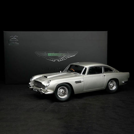 Xiao Guang Aston Martin DB5 Gold 1:18 Diecast Model Car - collectible scale model car