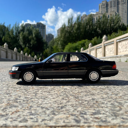 Xiao Guang Lexus LS400 Full Open 1:18 Diecast Model Car - studio product photo of the scale model