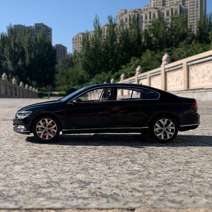 Original Manufacturer Volkswagen Magotan B8 (Passat B8) 1:18 Diecast Model Car - studio product photo of the scale model
