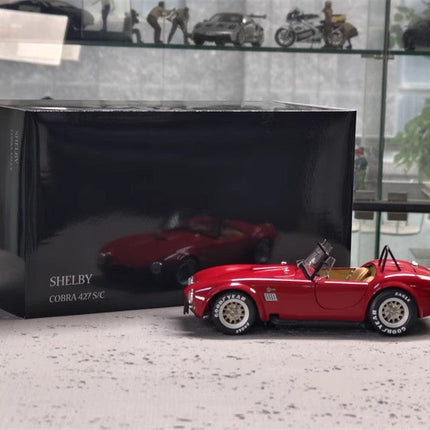 Minichamps Mercedes-Benz SLK R172 2011 Silver Metallic 1:18 Diecast Model Car - studio product photo of the scale model