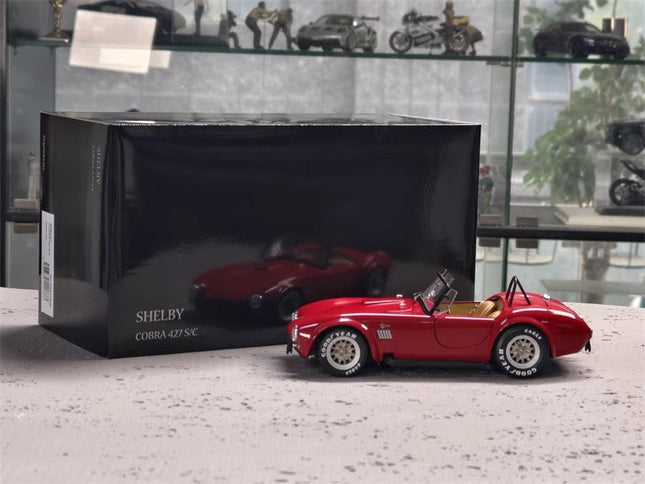 Minichamps Mercedes-Benz SLK R172 2011 Silver Metallic 1:18 Diecast Model Car - studio product photo of the scale model
