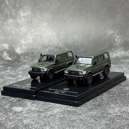 Para64 Toyota Land Cruiser 76 2014 Military Green 1:64 Diecast Model Car - fine detailed model replica
