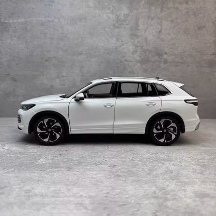 Original Manufacturer Original Volkswagen Tiguan L Pro 2024 White 1:18 Diecast Model Car - collectible scale model car
