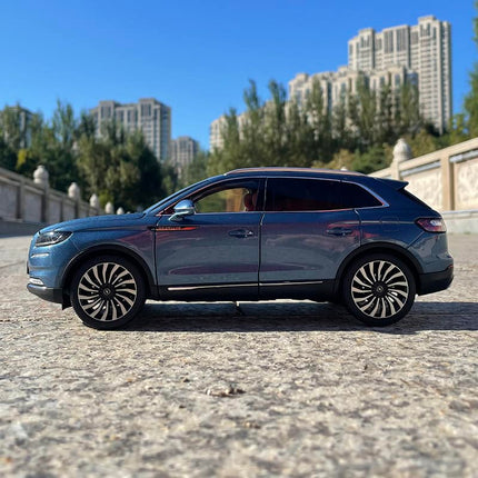 Lincoln Original Factory Original Factory Lincoln Navigator Blue 1:18 Diecast Model Car - fine detailed model replica