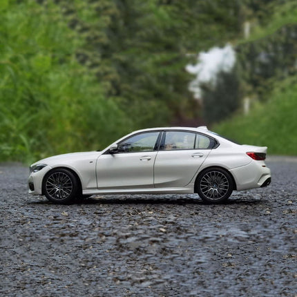 Norev BMW 330i G20 2019 White 1:18 Diecast Model Car - fine detailed model replica