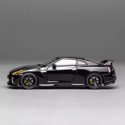 Motorhelix Nissan GT-R R35 Pearlescent Black Carbon Top 1:64 Diecast Model Car - collectible scale model car