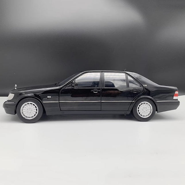 YX Car Model 1990 Mercedes-Benz S600 W140 Black 1:18 Diecast Model Car - studio product photo of the scale model
