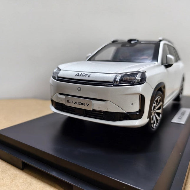 GAC Original Aion V White 1:18 Diecast Model Car - studio product photo of the scale model