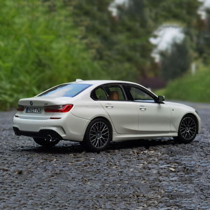 Norev BMW 330i G20 2019 White 1:18 Diecast Model Car - premium collector scale model