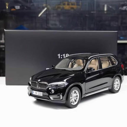 Paragon BMW X5 F15 White 1:18 Diecast Model Car - collectible scale model car