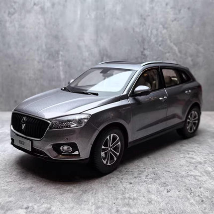 YX Car Model Borgward BX7 SUV Red 1:18 Diecast Model Car - studio product photo of the scale model