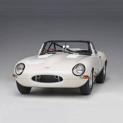 AutoArt Jaguar Lightweight E-Type White 1:18 Diecast Model Car - premium collector scale model