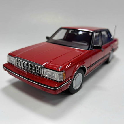 Xiao Guang Toyota Crown MS122 1:18 Diecast Model Car - detailed collector display model