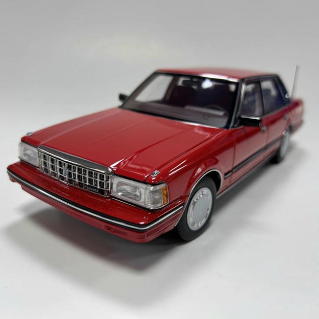 Xiao Guang Toyota Crown MS122 1:18 Diecast Model Car - detailed collector display model