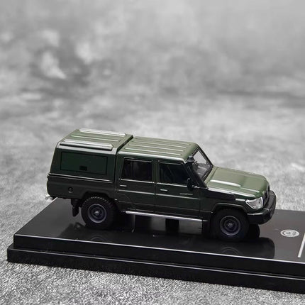 Paragon Toyota Land Cruiser LC79 2014 1:64 Diecast Model Car - collector edition scale model