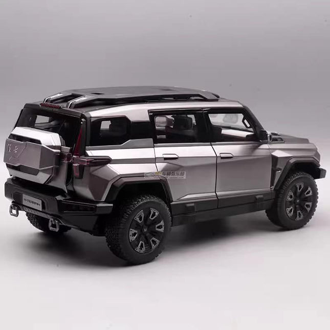 Original Manufacturer Dongfeng M-Hero 917 Mengshi 917 Silver 1:18 Diecast Model Car - studio product photo of the scale model