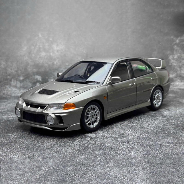 Motorhelix Mitsubishi Lancer EVO 4th Generation Silver 1:18 Diecast Model Car - detailed collector display model