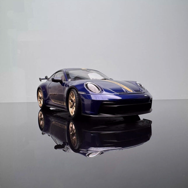Norev Porsche 911 Carrera 4S Cabriolet 2021 1:18 Diecast Model Car - studio product photo of the scale model