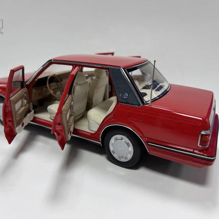 Xiao Guang Toyota Crown MS122 1:18 Diecast Model Car - detailed model car replica