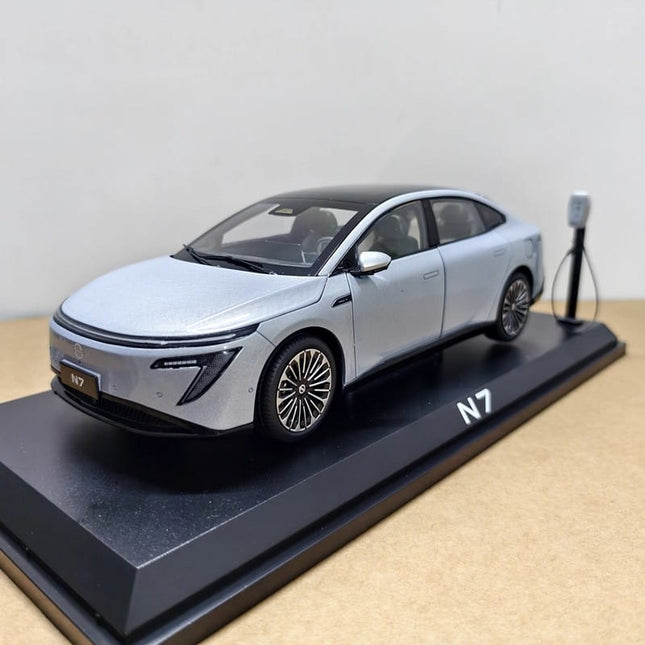 Original Manufacturer Model Dongfeng Nissan N7 1:18 Diecast Model Car - detailed collector display model