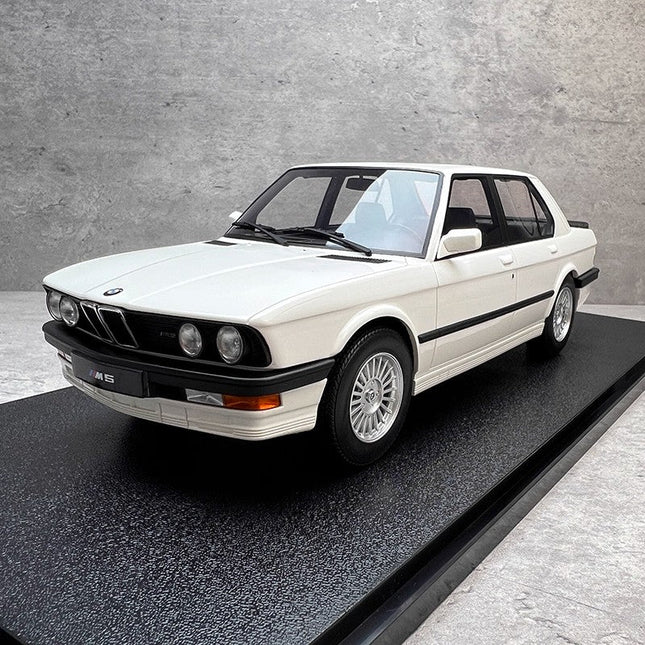 Qriginal BMW M5 1:18 Resin Model Car - detailed collector display model
