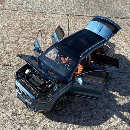 Lincoln Original Factory Original Factory Lincoln Navigator Blue 1:18 Diecast Model Car - scale model for display