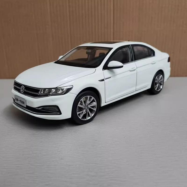 YX Car Model Volkswagen Bora Black 1:18 Diecast Model Car - detailed collector display model