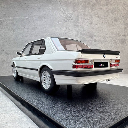 Qriginal BMW M5 1:18 Resin Model Car - showroom-quality model replica