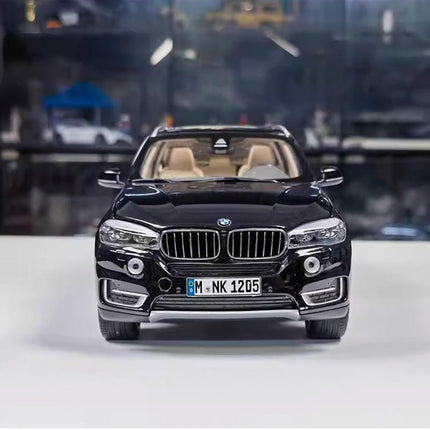 Paragon BMW X5 F15 White 1:18 Diecast Model Car - collector edition scale model