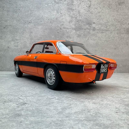 Norev Alfa Romeo 2000 GTV 1973 – Classic Italian Coupe 1:18 Diecast Model Car - collectible scale model car