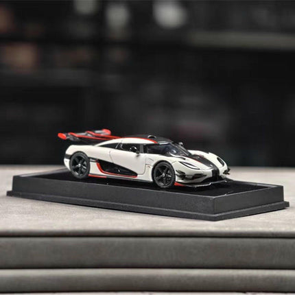 AutoArt Koenigsegg One:1 White 1:64 Resin Model Car - fine detailed model replica
