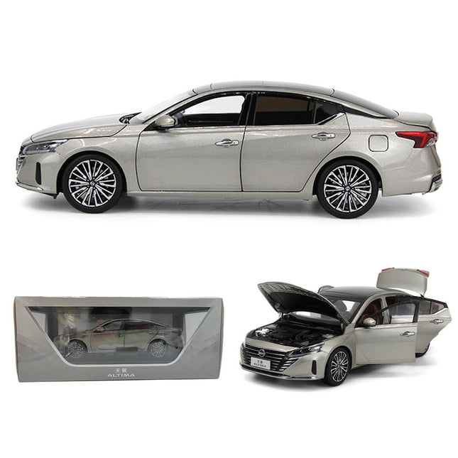Paudi Nissan Altima Silver 1:18 Diecast Model Car - studio product photo of the scale model