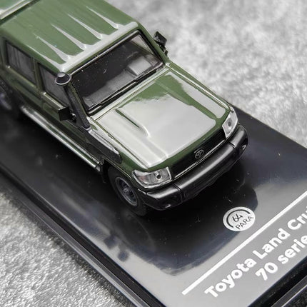 Paragon Toyota Land Cruiser LC79 2014 1:64 Diecast Model Car - scale model for display