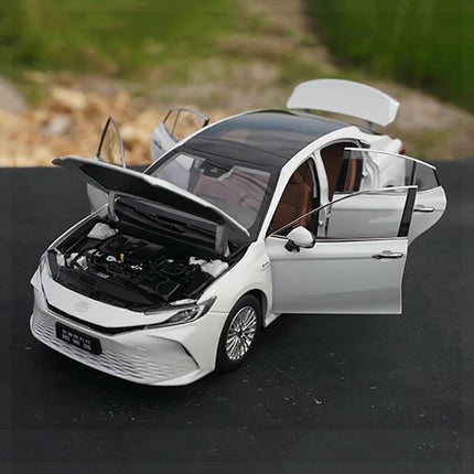 YX Car Model Toyota Camry 2024 9th Generation 1:18 Diecast Model Car - fine detailed model replica