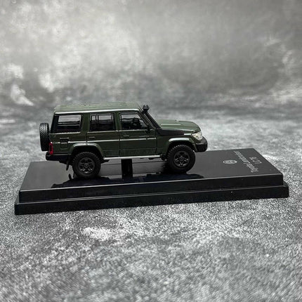 Para64 Toyota Land Cruiser 76 2014 Military Green 1:64 Diecast Model Car - showroom-quality model replica