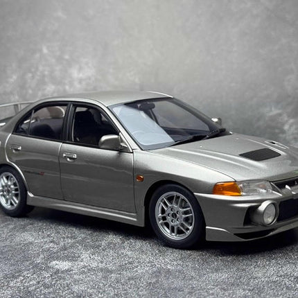 Motorhelix Mitsubishi Lancer EVO 4th Generation Silver 1:18 Diecast Model Car - scale model for display