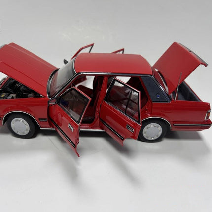 Xiao Guang Toyota Crown MS122 1:18 Diecast Model Car - collector edition scale model