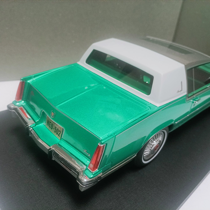 AMC Cadillac Eldorado Biarritz 1980 Silver Metallic 1:18 Diecast Model Car - scale model for display
