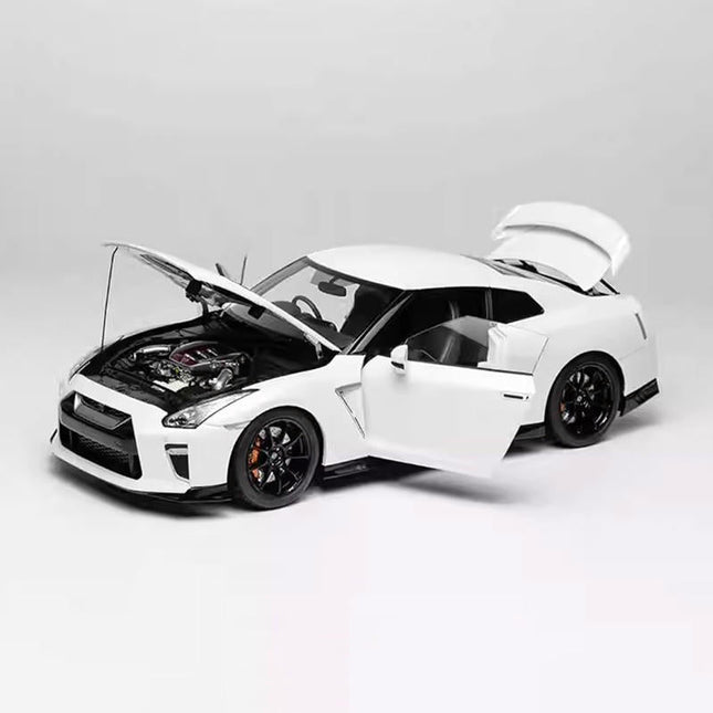Motorhelix Nissan GT-R R35 Track Edition 1:18 Diecast Model Car - studio product photo of the scale model