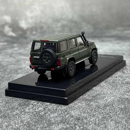 Para64 Toyota Land Cruiser 76 2014 Military Green 1:64 Diecast Model Car - scale model collectible piece