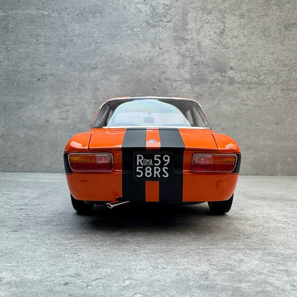 Norev Alfa Romeo 2000 GTV 1973 – Classic Italian Coupe 1:18 Diecast Model Car - fine detailed model replica