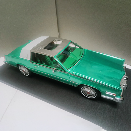 AMC Cadillac Eldorado Biarritz 1980 Silver Metallic 1:18 Diecast Model Car - collector edition scale model