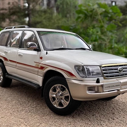 YX Car Model Toyota Land Cruiser LC100 1:18 Diecast Model Car - collector edition scale model