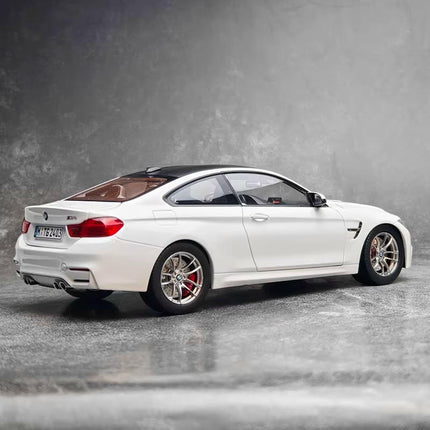 Paragon BMW M4 F82 White 1:18 Diecast Model Car - premium collector scale model