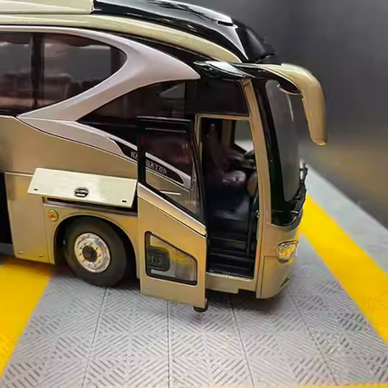 Original Factory Xiamen King Long XML6129 Coach Bus Navigator 1:42 Diecast Model Bus - collectible scale model car