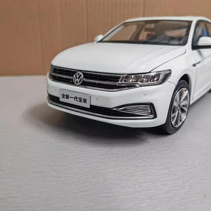 YX Car Model Volkswagen Bora Black 1:18 Diecast Model Car - detailed die-cast style model